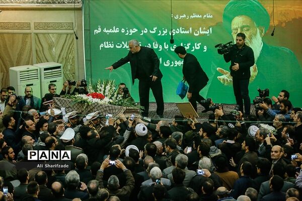 مراسم وداع با پیکر آیت‌الله هاشمی شاهرودی - مسجد امام صادق (ع)