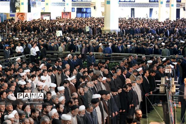 مراسم اقامه نماز بر پیکر آیت‌الله هاشمی شاهرودی به امامت رهبر انقلاب