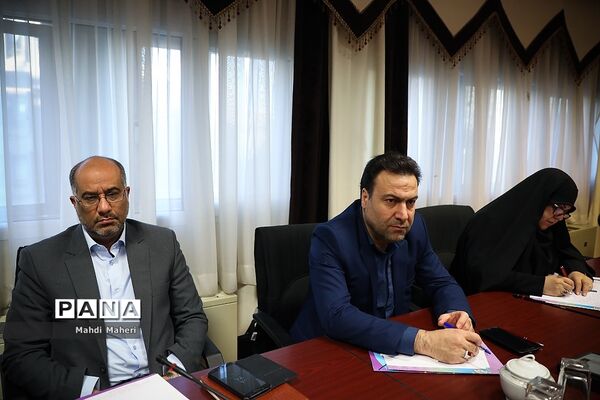 جلسه ستاد بزرگداشت 8 اسفند روز امور تربیتی