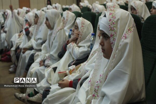 برگزاری جشن تکلیف دانش آموزی در مدارس ناحیه 1 همدان