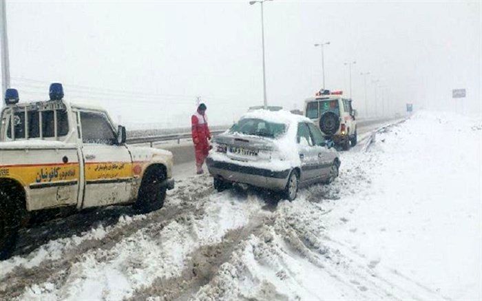 ارتفاع برف در گردنه زمزیران مهاباد به 70 سانتی متر رسید