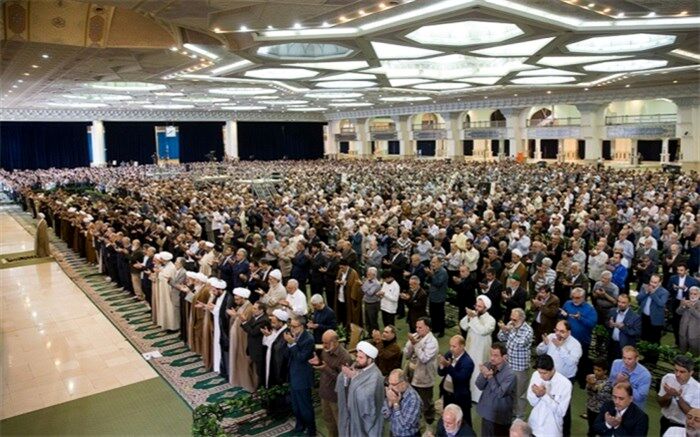 توضیحات  حاج علی اکبری درباره حذف نرده‌های نماز جمعه
