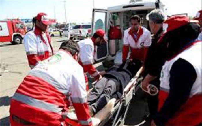 مصدوم شدن 4 دانش‌آموز و 1 راننده بر اثر برخورد سرویس مدرسه با نیسان + اسامی مصدومان