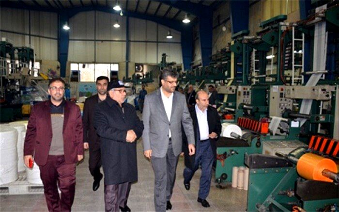فرماندار پاکدشت از واحد های تولیدی شهرک صنعتی عباس آباد بازدید کرد