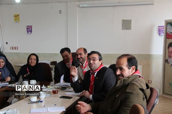 جلسه هم‌اندیشی  مسئولان سازمان دانش‌آموزی و مناطق