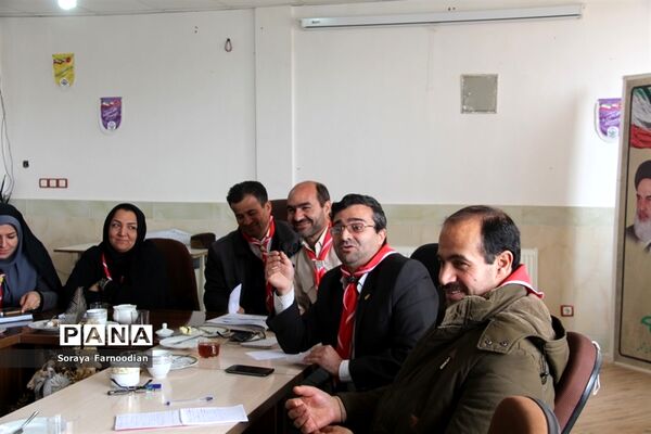 جلسه هم‌اندیشی  مسئولان سازمان دانش‌آموزی و مناطق