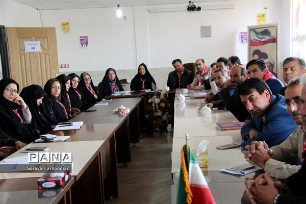 جلسه هم‌اندیشی  مسئولان سازمان دانش‌آموزی و مناطق