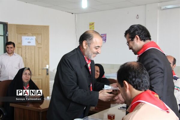 جلسه هم‌اندیشی  مسئولان سازمان دانش‌آموزی و مناطق