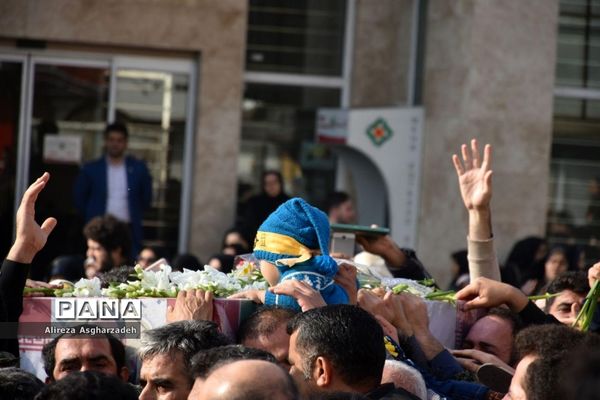 آیین تشییع پیکر شهید مدافع حرم علیرضا بریری در بابلسر