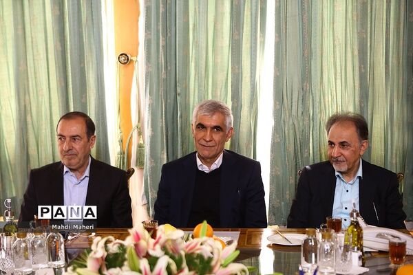 نشست مشترک شهرداران تهران در دوره انقلاب  شکوهمند اسلامی