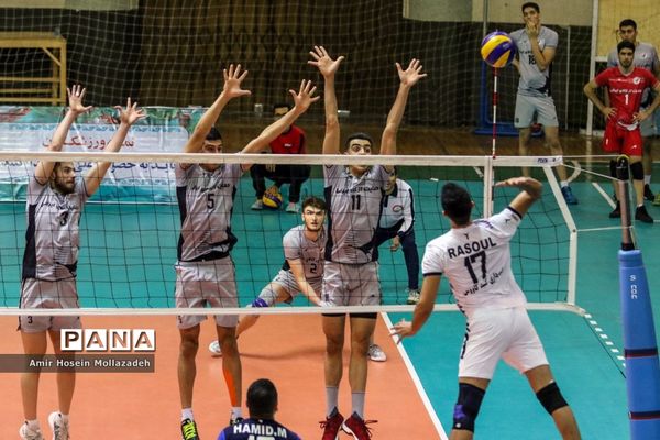 دیدار تیم‌های والیبال دورنای ارومیه و شهرداری گنبد