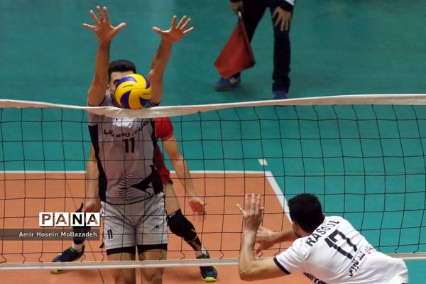 دیدار تیم‌های والیبال دورنای ارومیه و شهرداری گنبد