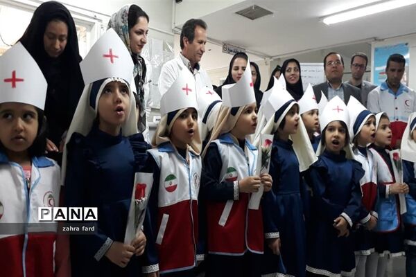 تقدیر از مقام پرستار توسط مسئولان شهرستان نی‌ریز