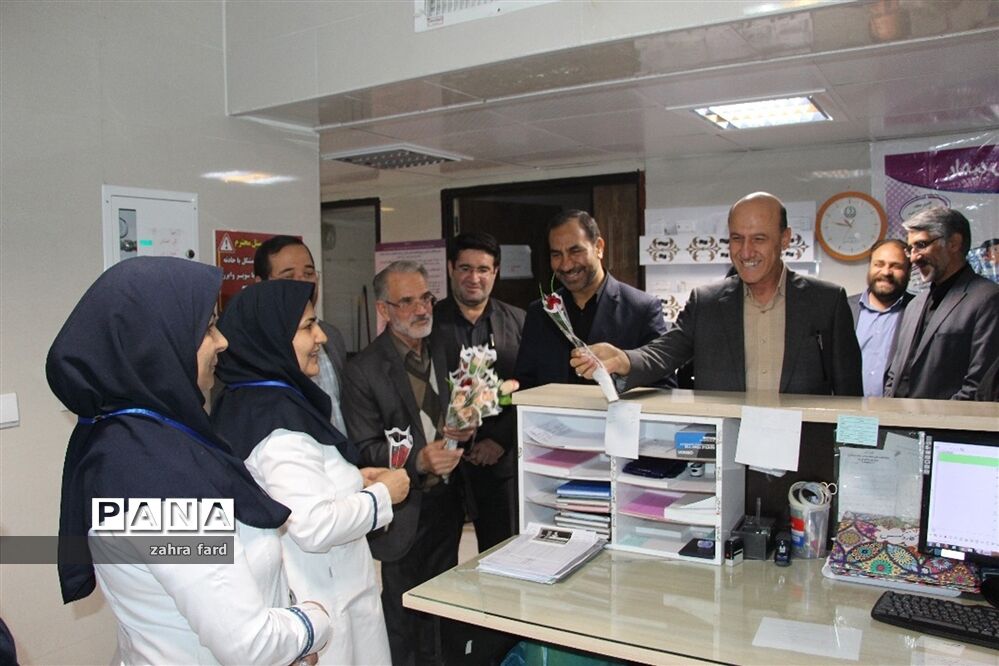 تقدیر از مقام پرستار توسط مسئولان شهرستان نی‌ریز