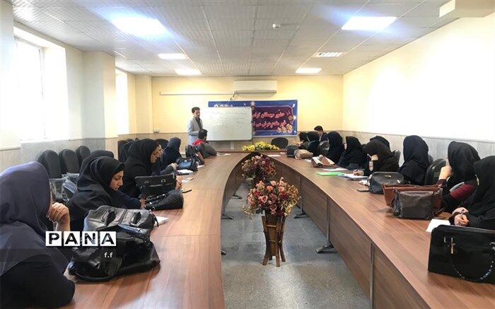 برگزاری کارگاه آموزشی خانواده درمانی ویژه مشاوران مدارس آبادان
