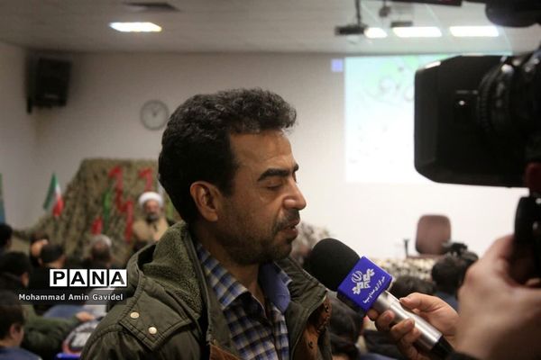 مراسم رونمایی وامضای کتاب سرباز کوچک امام