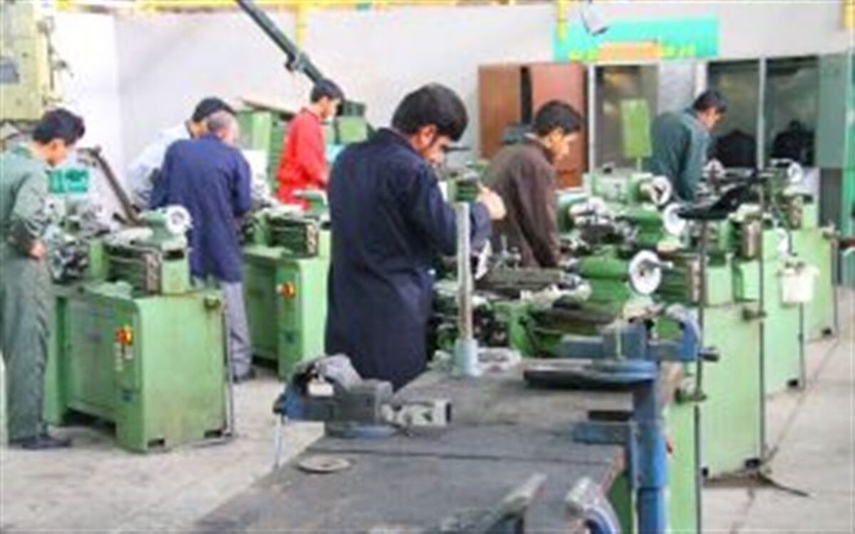 تقویت رشته های فنی وحرفه ای گام مهمی در راستای حل مشکل بیکاری است