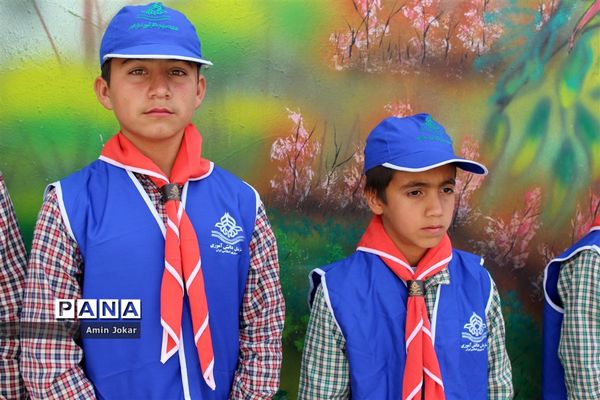 بازدید مسئولان سازمان دانش‌آموزی فارس از مدرسه تمام تشکیلاتی در اِوز