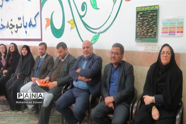 برگزاری نشست کتابخوان‌های مدرسه‌ای در دبیرستان فرزانگان شهدای اردکان