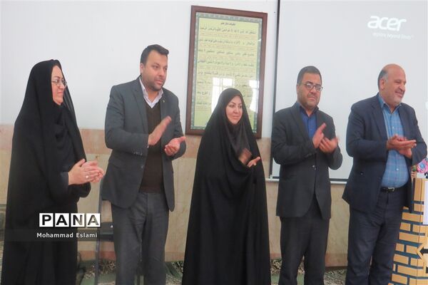 تقدیر از دبیران برتر معارف و دانش‌آموزان حائز رتبه‌های کشوری قرآن سمپاد دبیرستان فرزانگان شهدای اردکان