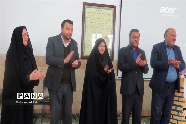 تقدیر از دبیران برتر معارف و دانش‌آموزان حائز رتبه‌های کشوری قرآن سمپاد دبیرستان فرزانگان شهدای اردکان