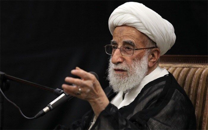 آیت الله جنتی: مطلعان معتقدند می‌توانیم از فضای مجازی به نفع انقلاب استفاده کنیم