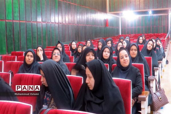 برگزاری کارگاه هم‌اندیشی معلمان ابتدایی یزد