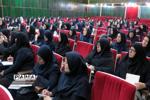 برگزاری کارگاه هم‌اندیشی معلمان ابتدایی یزد