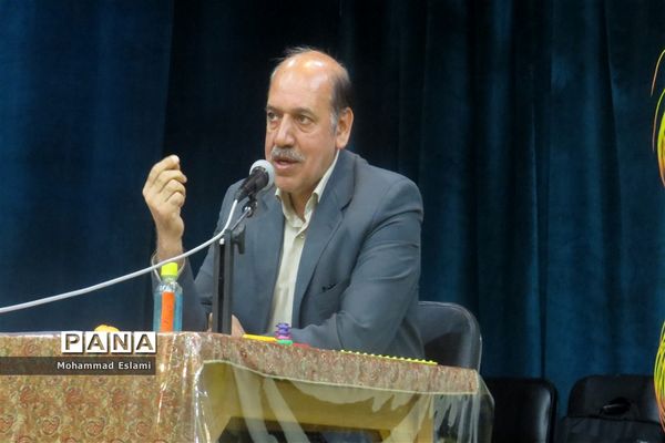 برگزاری کارگاه هم‌اندیشی معلمان ابتدایی یزد