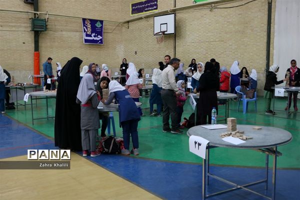 برگزاری مسابقات بازی‌های فکری سرگرمی در مدارس ناحیه ۴ شیراز
