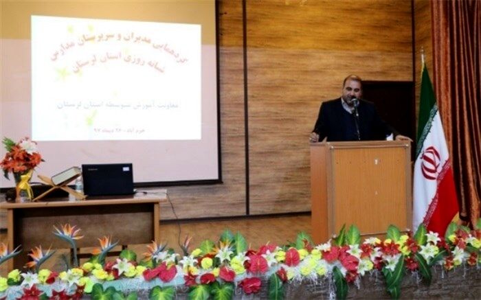 مهارت‌آموزی در مدارس شبانه‌روزی لرستان مورد توجه قرار بگیرد