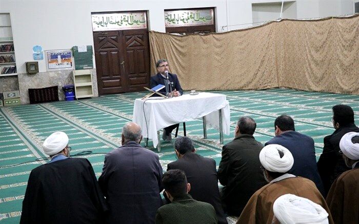 نماز جماعت به طور روزانه در بیش از نیمی از مدارس خراسان رضوی برگزار می شود
