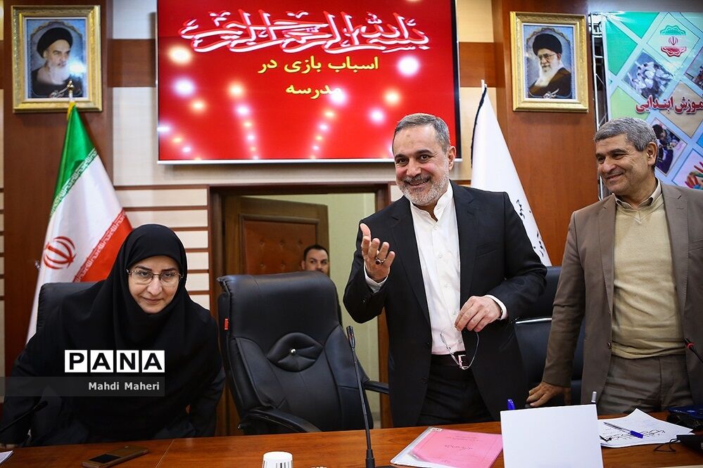 گردهمایی مشترک مسئولان، کارشناسان، رابطان استانی و معاونت آموزش ابتدایی پروژه «بازی و یادگیری»