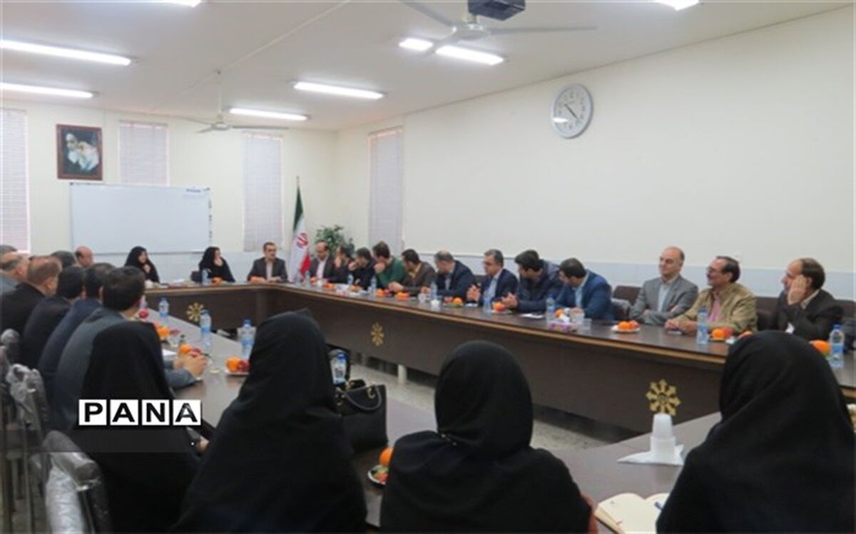 نشست مشترک دبیرستان استعدادهای درخشان بابل و دبیرستانهای استعدادهای درخشان ناحیه 2 یزد