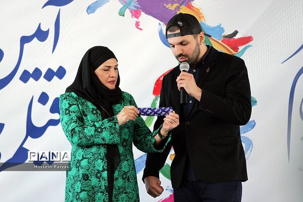 آیین قرعه‌کشی برنامه نمایش فیلم‌های سی و هفتمین جشنواره فیلم فجر