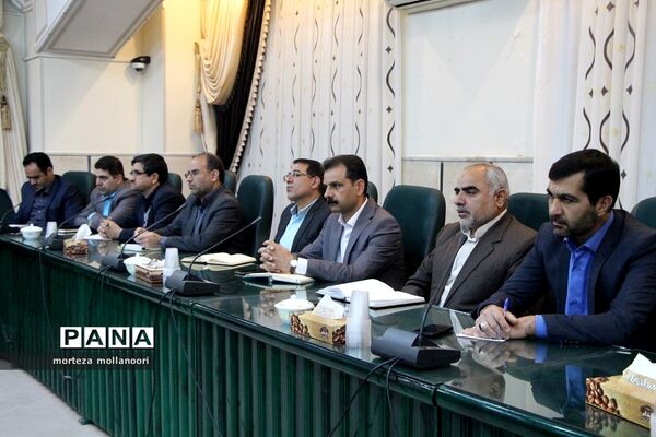 نشست صمیمی سرپرست معاونت آموزش متوسطه وزارت با جمعی از مدیران آموزش و پرورش یزد
