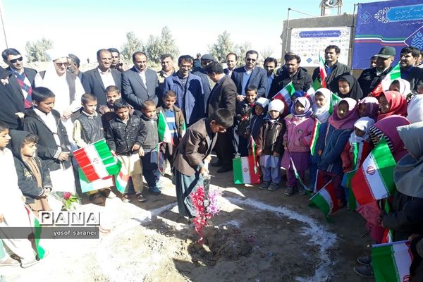 مراسم کلنگ‌زنی مدرسه‌‌ 3 کلاسه حجت توسط خیرین موسسه پویش مهربانی در شهرستان هیرمند