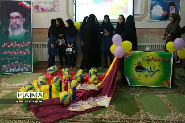 برگزاری جشن ولادت حضرت زینب (س)دردبیرستان دخترانه متوسطه اول فخرالزمان قریب