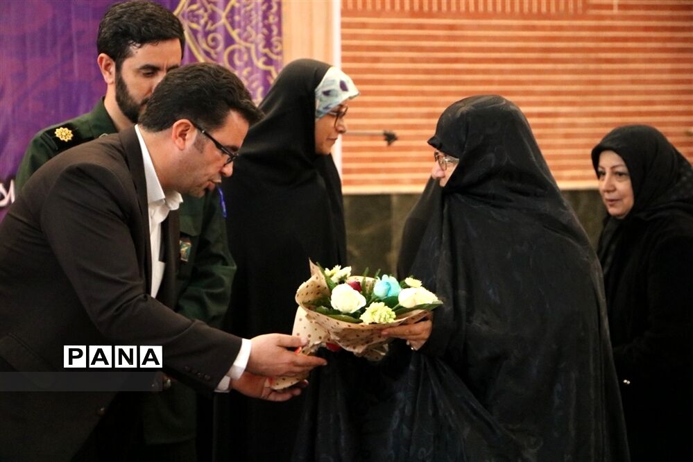 برگزاری همایش بانوی انقلابی در شهر قدس