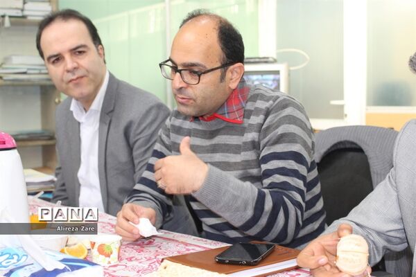 نشست مشترک کارکنان حوزه روابط عمومی آموزش و پرورش استان بوشهر با سازمان دانش‌آموزی