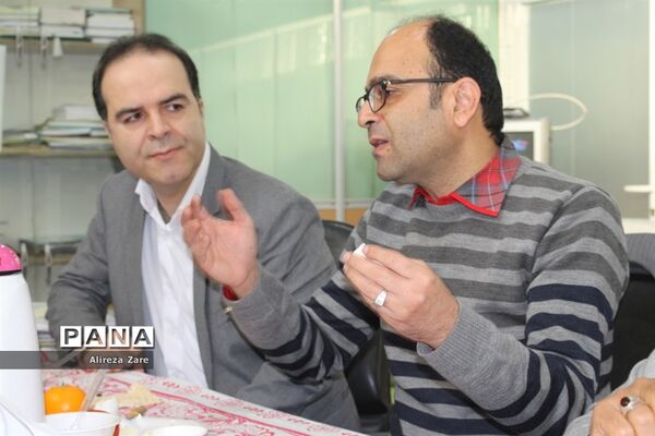 نشست مشترک کارکنان حوزه روابط عمومی آموزش و پرورش استان بوشهر با سازمان دانش‌آموزی