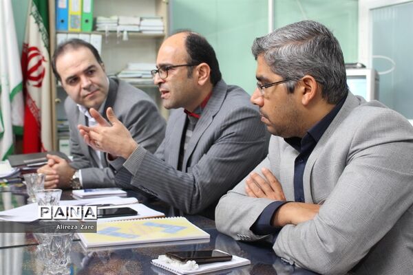 نشست مشترک کارکنان حوزه روابط عمومی آموزش و پرورش استان بوشهر با سازمان دانش‌آموزی
