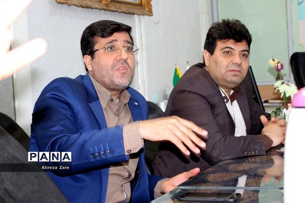 نشست مشترک کارکنان حوزه روابط عمومی آموزش و پرورش استان بوشهر با سازمان دانش‌آموزی