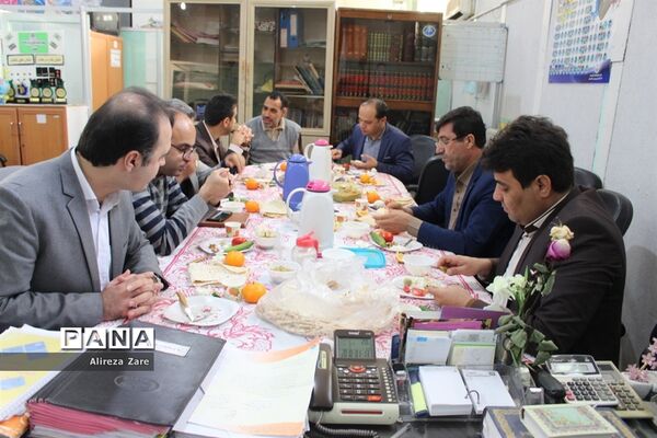 نشست مشترک کارکنان حوزه روابط عمومی آموزش و پرورش استان بوشهر با سازمان دانش‌آموزی