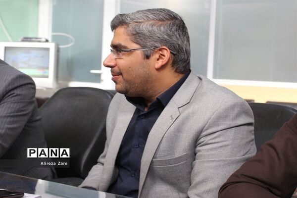 نشست مشترک کارکنان حوزه روابط عمومی آموزش و پرورش استان بوشهر با سازمان دانش‌آموزی