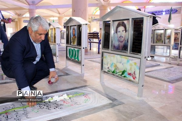 تجدید میثاق شورای معاونان و روسای آموزش و پرورش استان بوشهر با شهدا