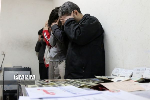 انهدام  باند جعل اسناد دولتی و مسافرتی