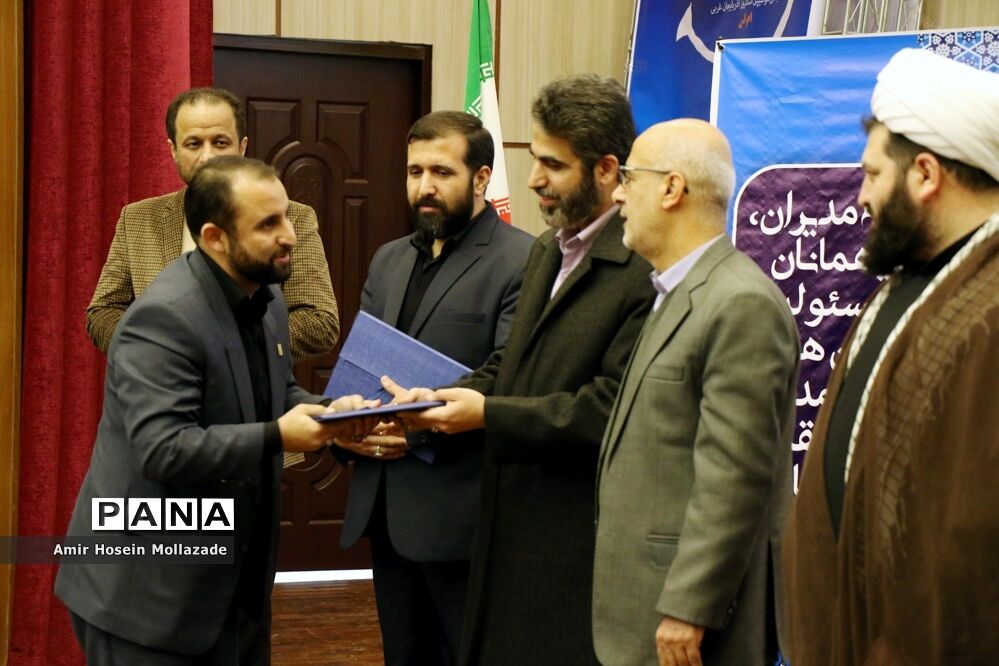 آئین تکریم و معارفه مسئول اتحادیه انجمن‌های اسلامی دانش‌آموزی آذربایجان غربی