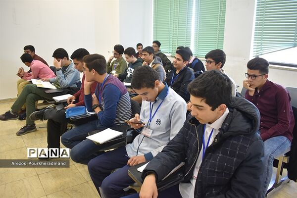 برگزاری کارسوق ویتامین B (مسابقه گروهی زیست شناسی) ویژه مدارس سمپاد