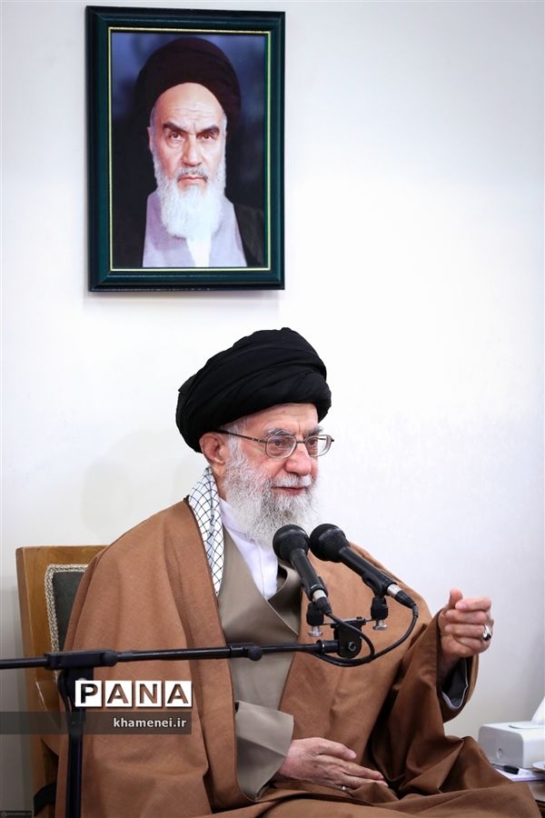 دیدار جمعی از مسئولان و محققان پژوهشکده علوم شناختی با رهبر معظم انقلاب